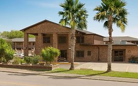 Super 8 By Wyndham Universal City